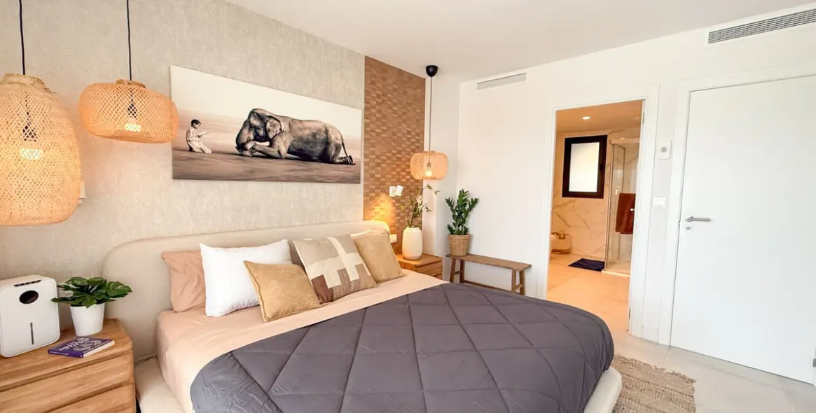 Venta de apartamento en planta media en Selwo 6