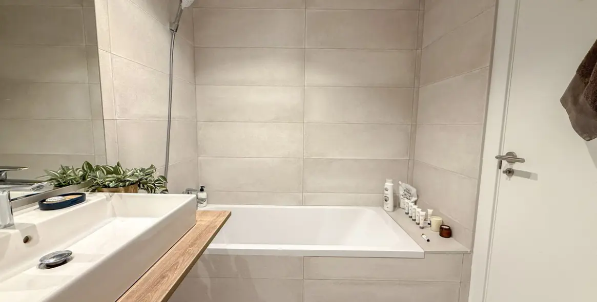 Venta de apartamento en planta media en Selwo 8