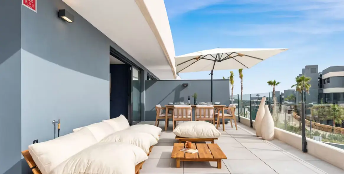 Venta de apartamento en planta media en Selwo 11