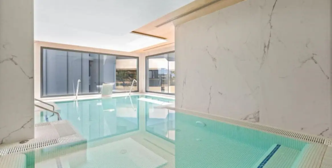 Venta de apartamento en planta media en Selwo 12