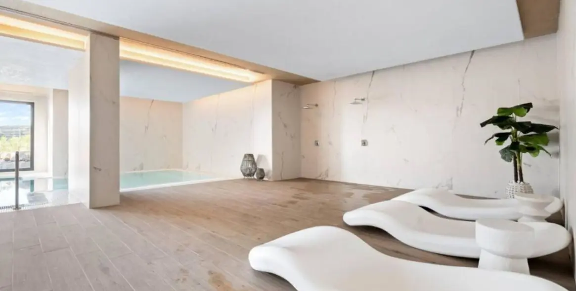 Venta de apartamento en planta media en Selwo 13