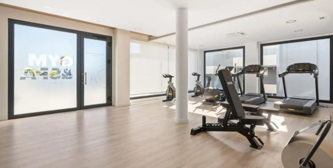 Venta de apartamento en planta media en Selwo 14