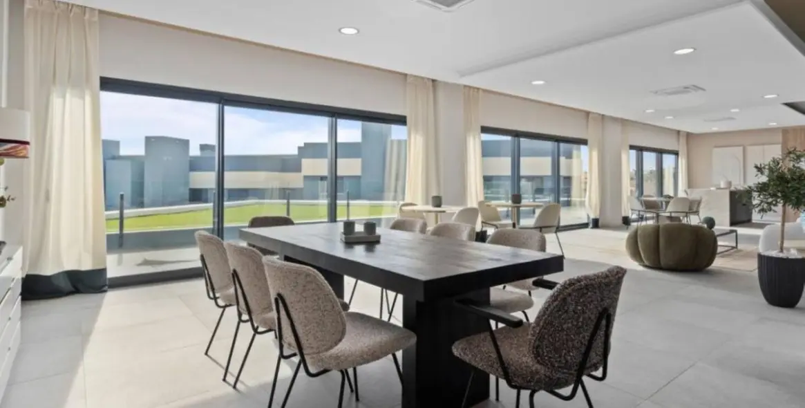 Venta de apartamento en planta media en Selwo 16