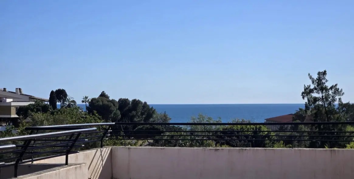 Venta de ático en El Palo 2