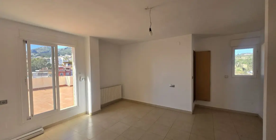 Venta de ático en El Palo 33