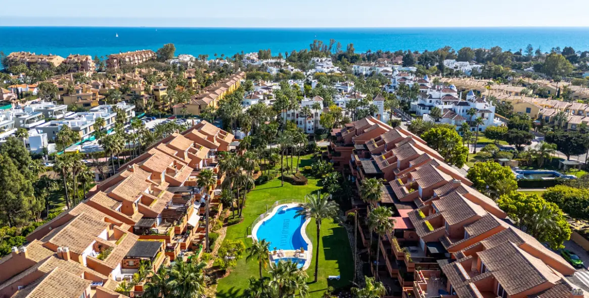 Venta de apartamento en planta baja en Puerto Banús 1