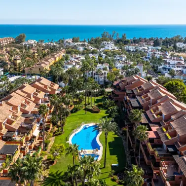 Venta de apartamento en planta baja en Puerto Banús