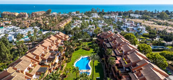 Venta de apartamento en planta baja en Puerto Banús 0