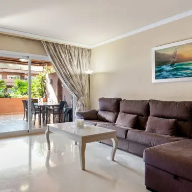 Venta de apartamento en planta baja en Puerto Banús