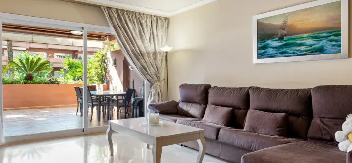 Venta de apartamento en planta baja en Puerto Banús 1