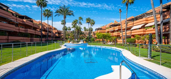 Venta de apartamento en planta baja en Puerto Banús 4