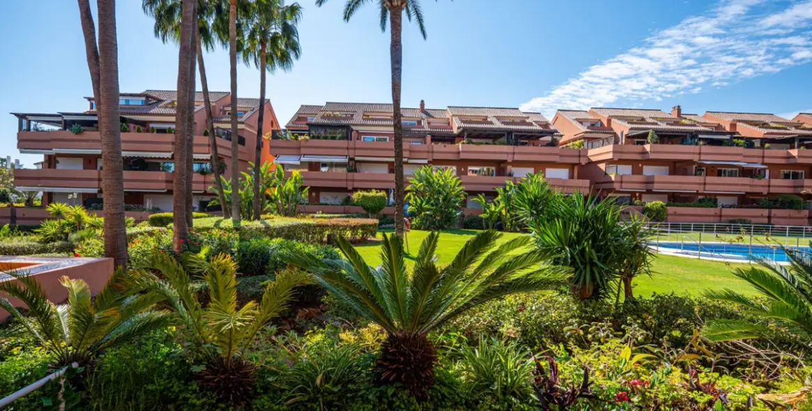 Venta de apartamento en planta baja en Puerto Banús 7