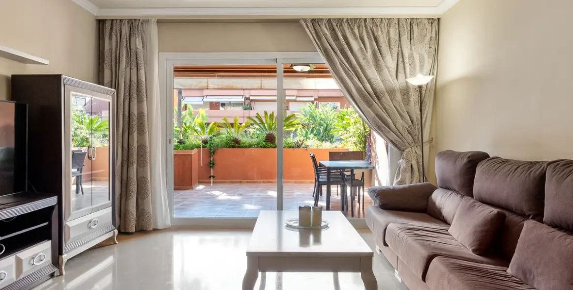 Venta de apartamento en planta baja en Puerto Banús 8