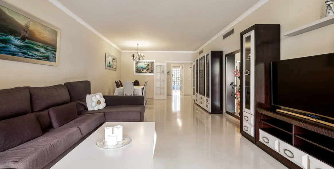 Venta de apartamento en planta baja en Puerto Banús 9
