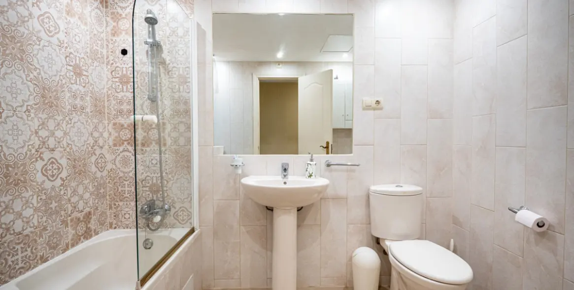 Venta de apartamento en planta baja en Puerto Banús 16