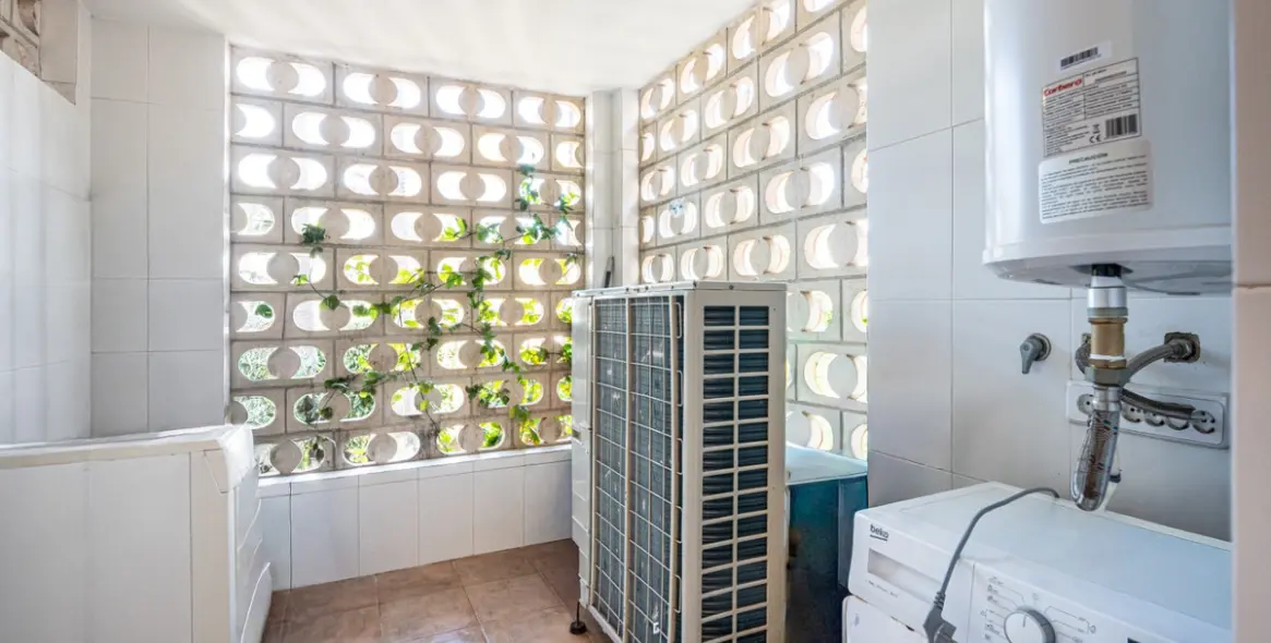 Venta de apartamento en planta baja en Puerto Banús 17