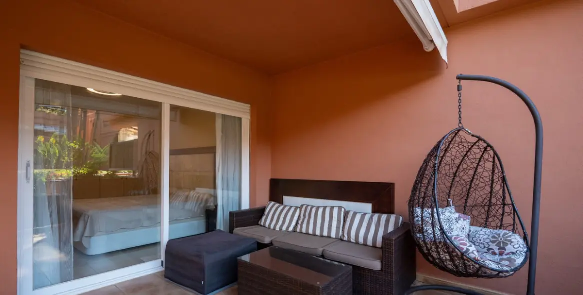 Venta de apartamento en planta baja en Puerto Banús 21