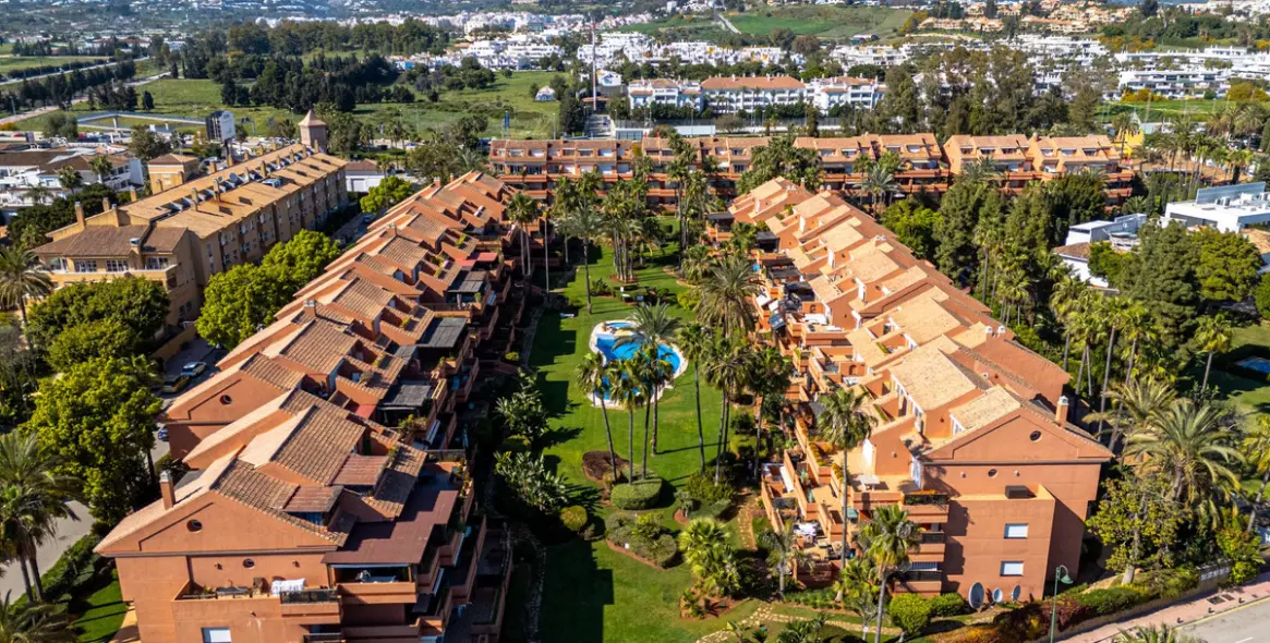 Venta de apartamento en planta baja en Puerto Banús 26