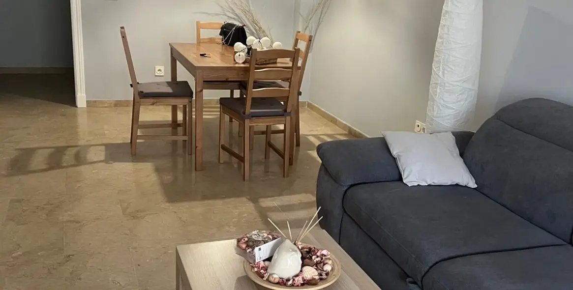 Alquiler a largo plazo de apartamento en planta media en Río Real 1