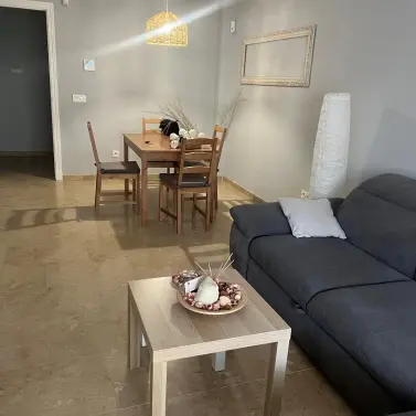 Alquiler a largo plazo de apartamento en planta media en Río Real