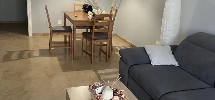 Alquiler a largo plazo de apartamento en planta media en Río Real 0