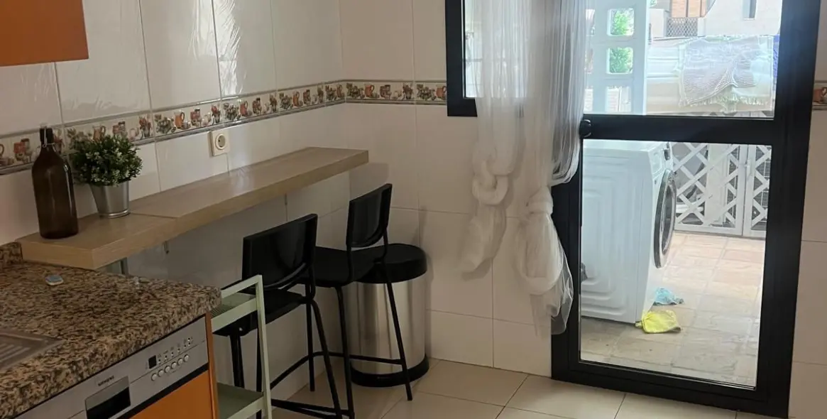 Alquiler a largo plazo de apartamento en planta media en Río Real 4