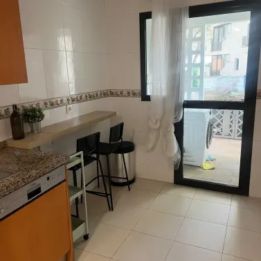 Alquiler a largo plazo de apartamento en planta media en Río Real