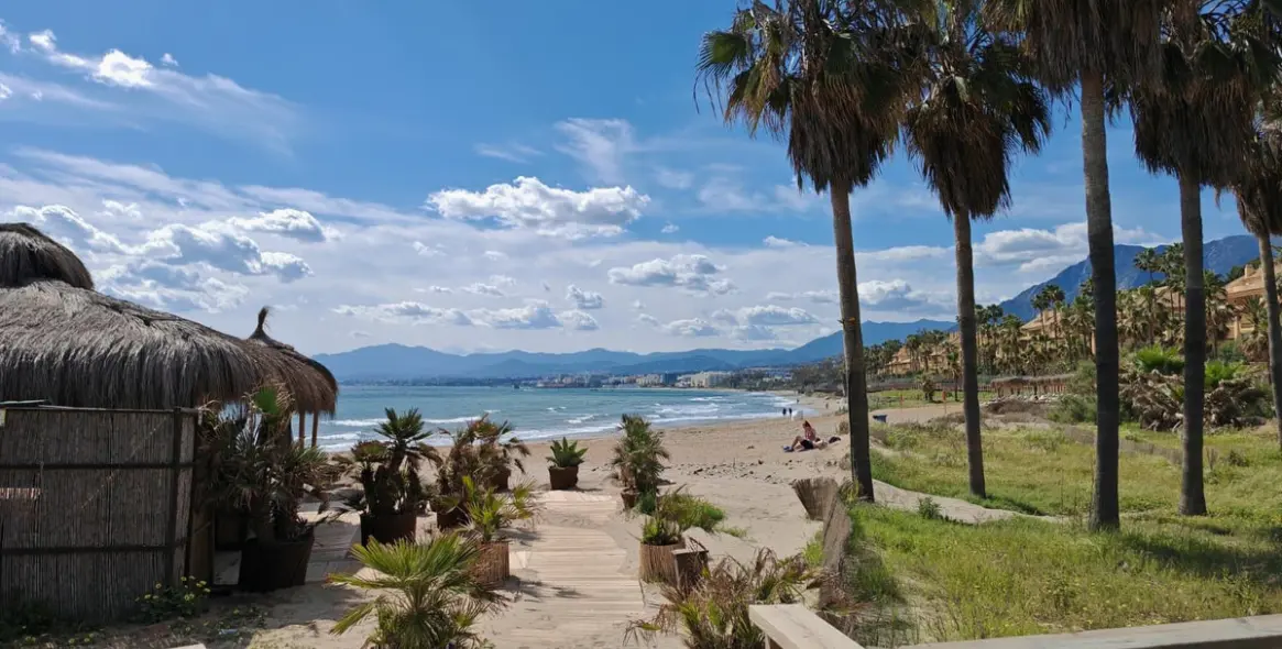 Alquiler a largo plazo de apartamento en planta media en Río Real 6