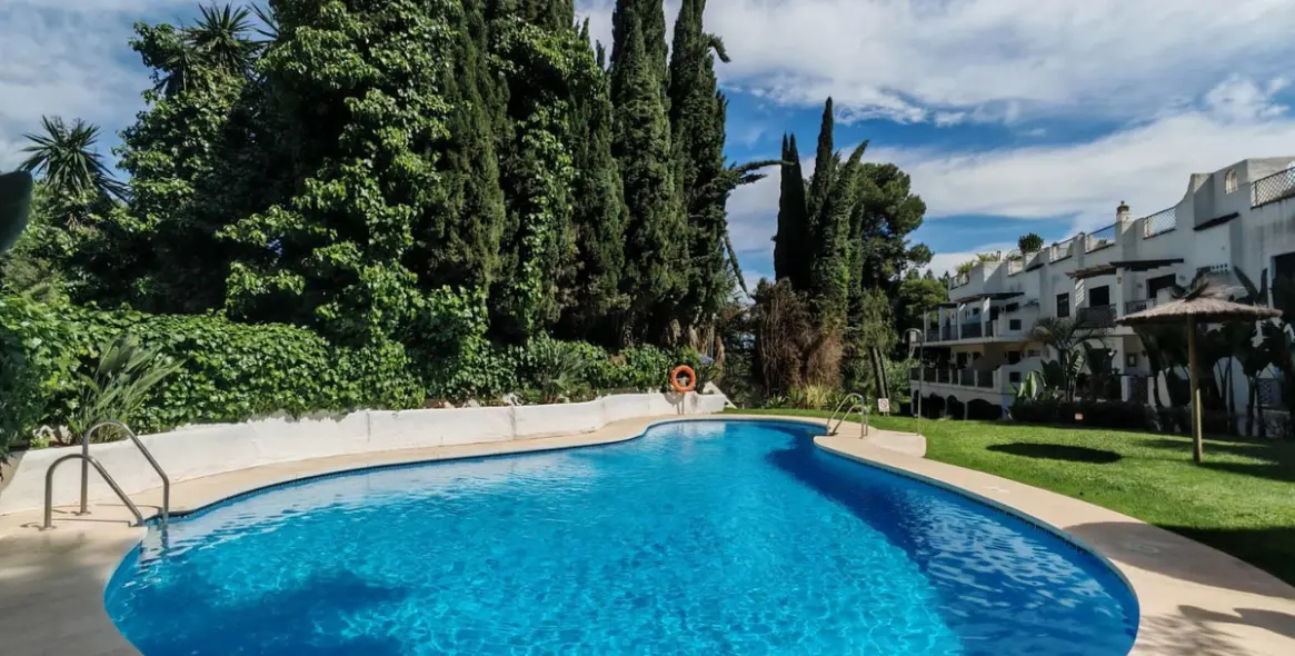 Alquiler a largo plazo de apartamento en planta media en Río Real 8