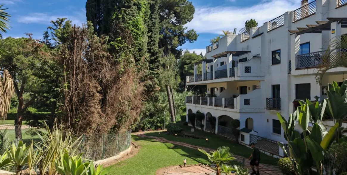 Alquiler a largo plazo de apartamento en planta media en Río Real 9