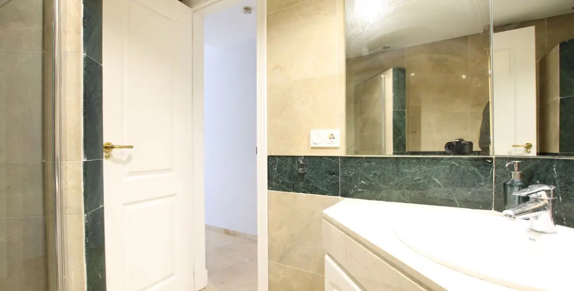 Alquiler a largo plazo de apartamento en planta media en Río Real 13