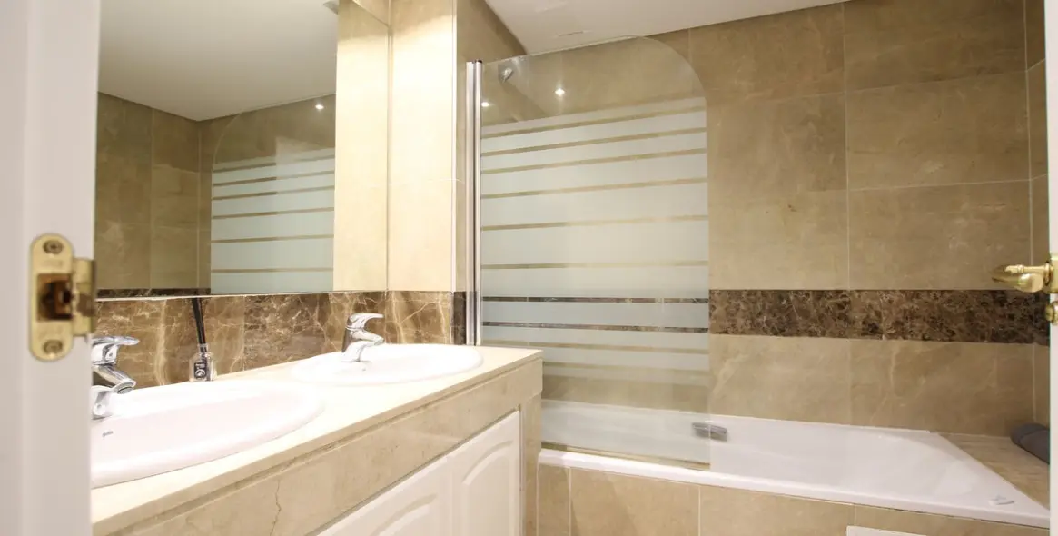 Alquiler a largo plazo de apartamento en planta media en Río Real 14