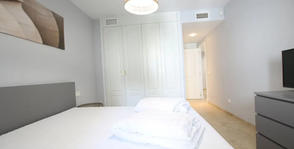 Alquiler a largo plazo de apartamento en planta media en Río Real 16