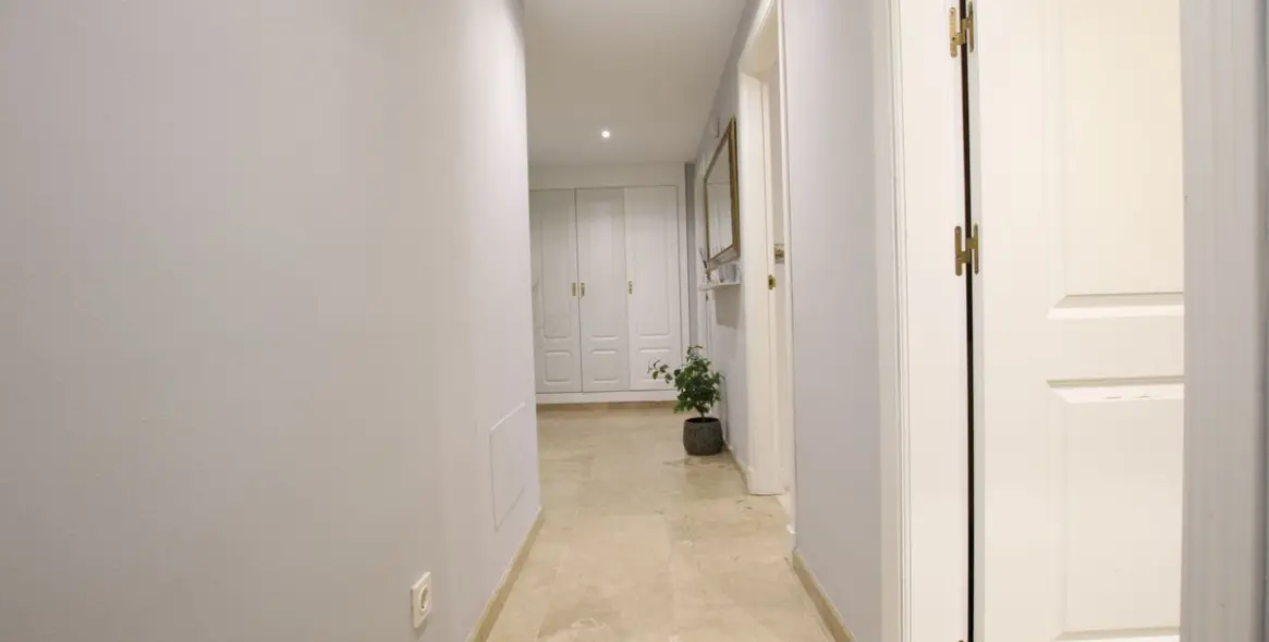 Alquiler a largo plazo de apartamento en planta media en Río Real 18