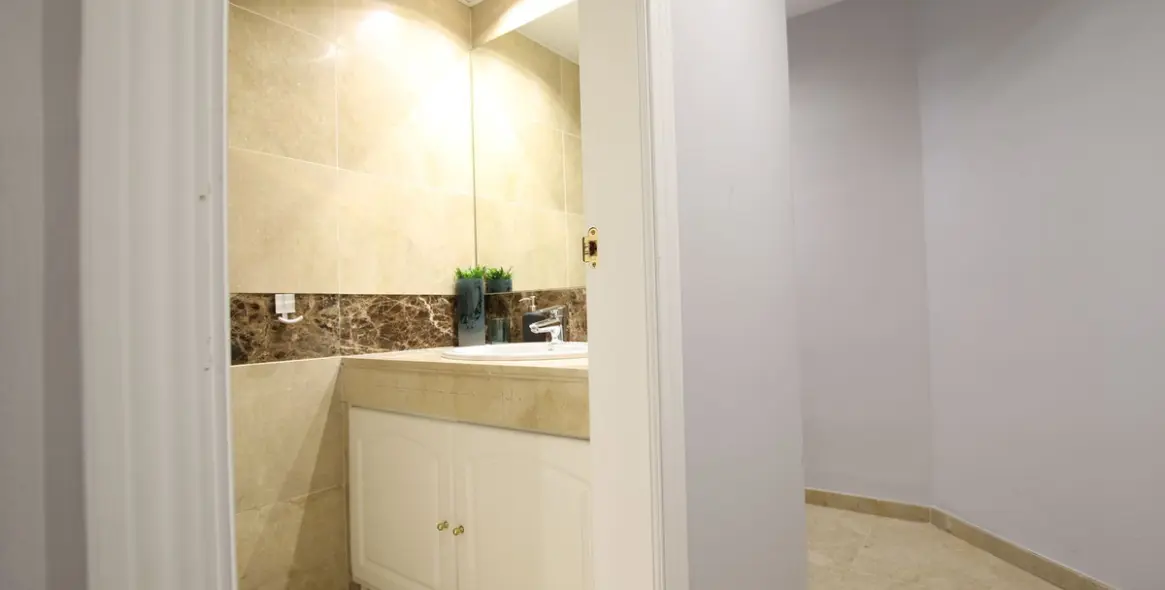 Alquiler a largo plazo de apartamento en planta media en Río Real 19