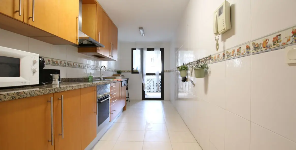 Alquiler a largo plazo de apartamento en planta media en Río Real 21