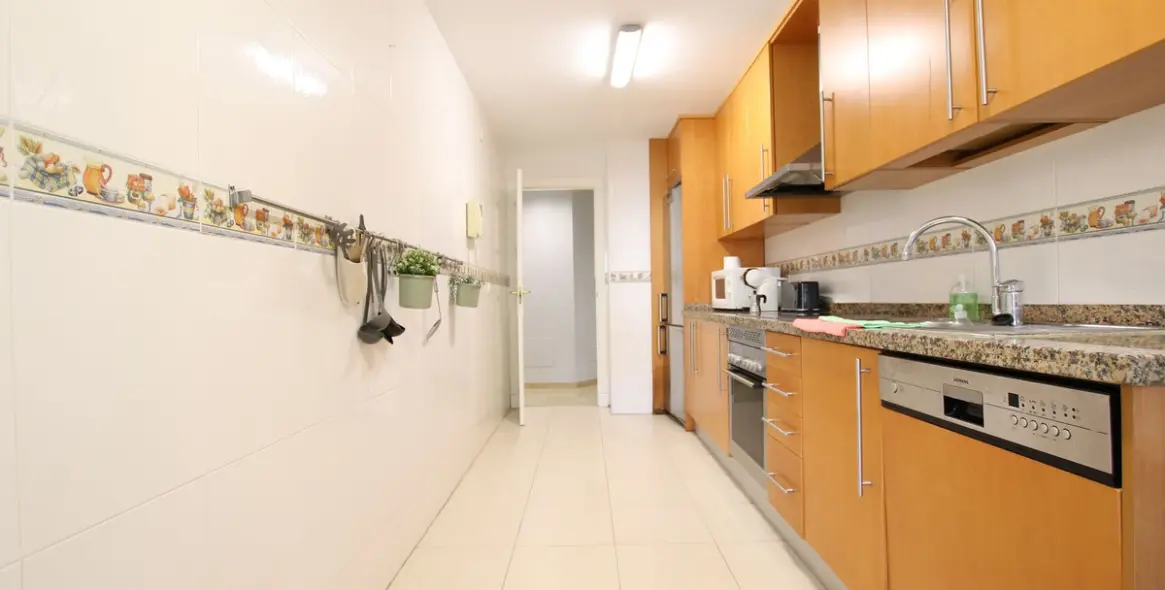 Alquiler a largo plazo de apartamento en planta media en Río Real 22