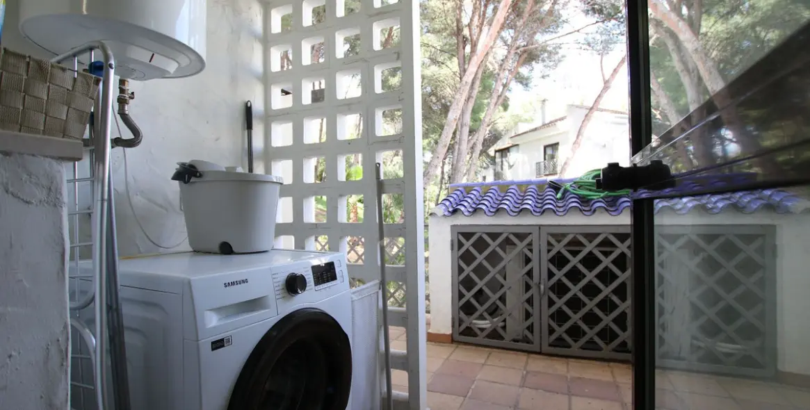 Alquiler a largo plazo de apartamento en planta media en Río Real 24