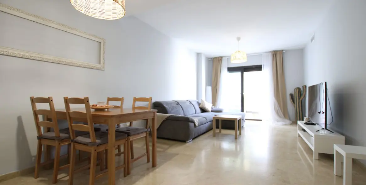 Alquiler a largo plazo de apartamento en planta media en Río Real 26