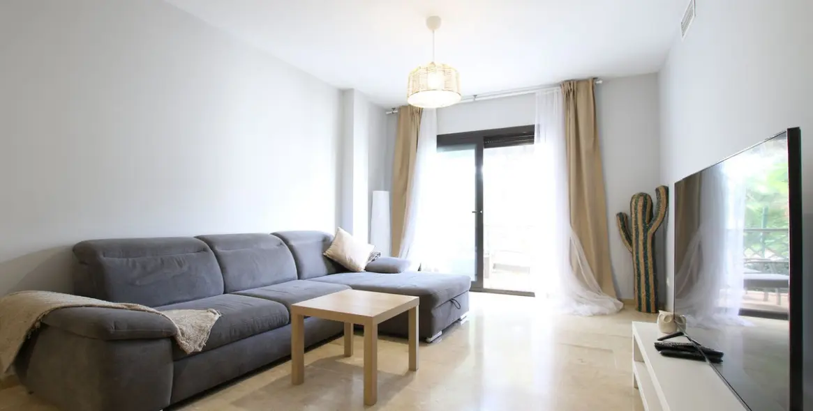 Alquiler a largo plazo de apartamento en planta media en Río Real 27