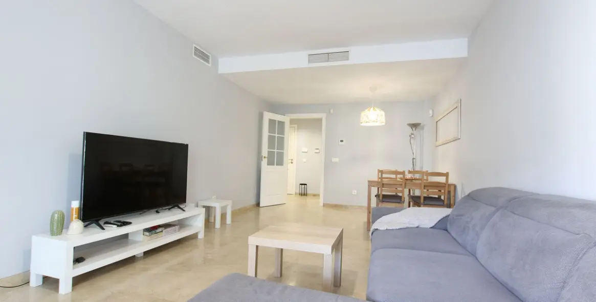 Alquiler a largo plazo de apartamento en planta media en Río Real 28