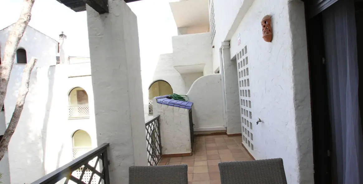 Alquiler a largo plazo de apartamento en planta media en Río Real 30