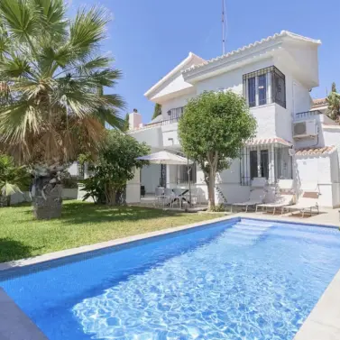 Долгосрочная аренда  отдельно стоящей виллы в Nerja