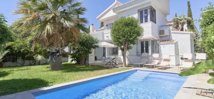 Долгосрочная аренда  отдельно стоящей виллы в Nerja 0