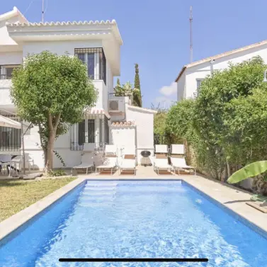 Долгосрочная аренда  отдельно стоящей виллы в Nerja