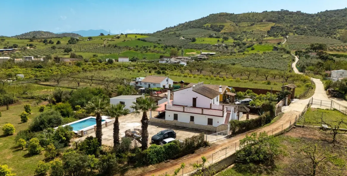 Sale of finca - cortijo in Coín 1