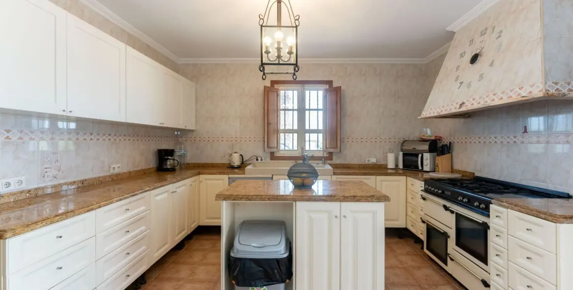 Sale of finca - cortijo in Coín 12