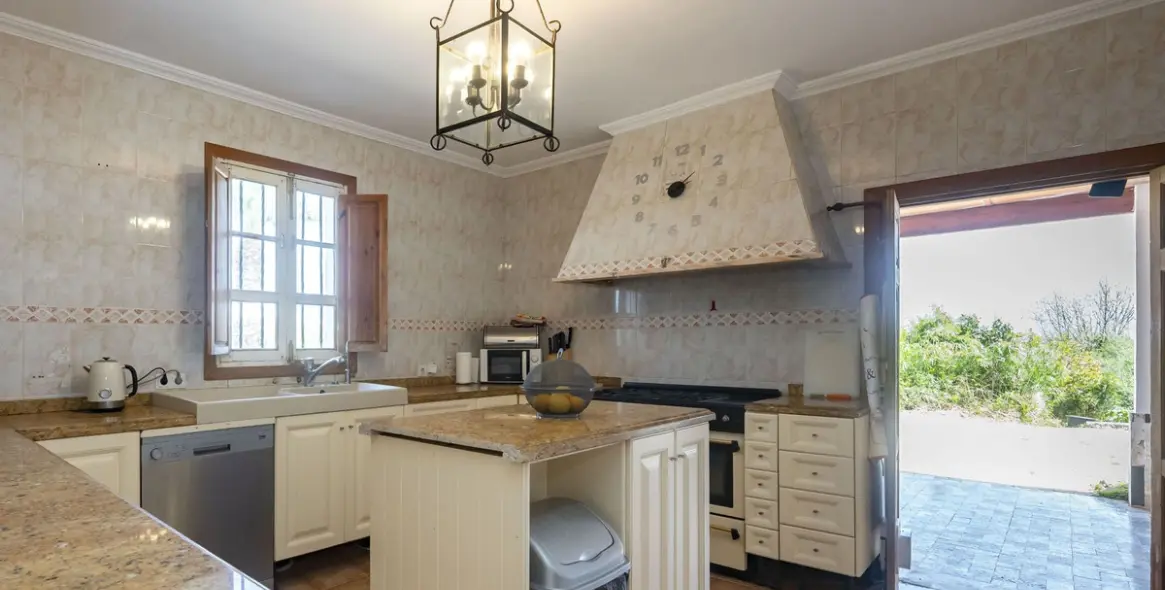 Sale of finca - cortijo in Coín 14