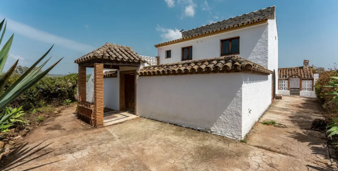 Sale of finca - cortijo in Coín 64