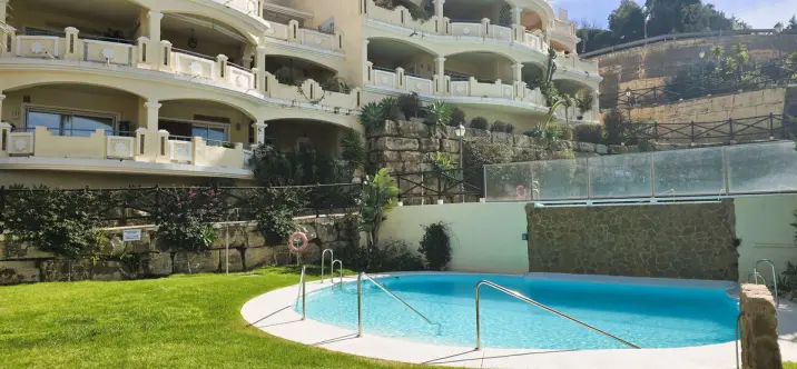 Venta de ático dúplex en Elviria 0
